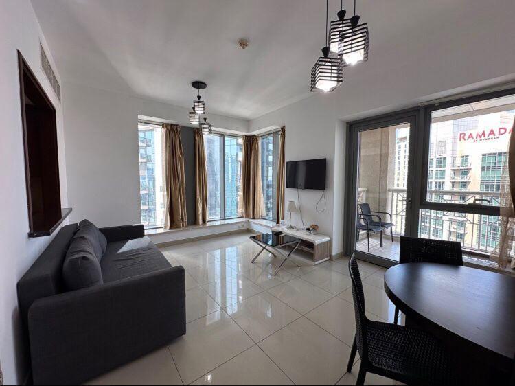 Downtown Apartments With Fountain And Burj Khalifa View Дубай Екстериор снимка
